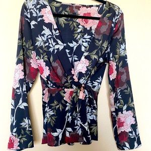 Vici Blouse Longsleeved Floral Print Size Medium